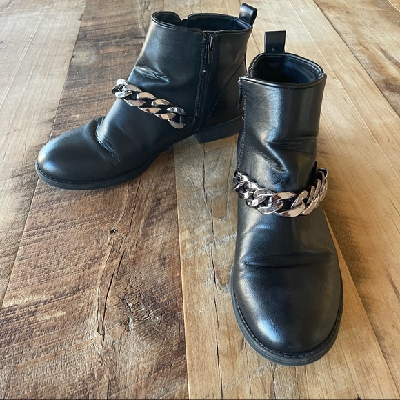 Silver chain black leather ankle flat booties - Picture 3 of 5